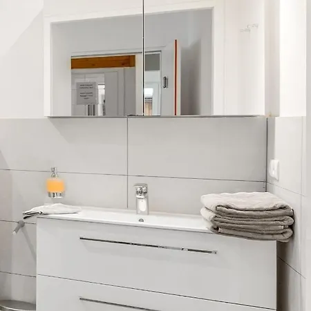 Homestay Lakeside 4 - Mit Balkon *