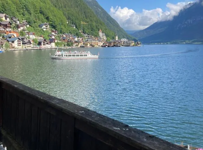 Lakeside 4 - Mit Balkon Homestay